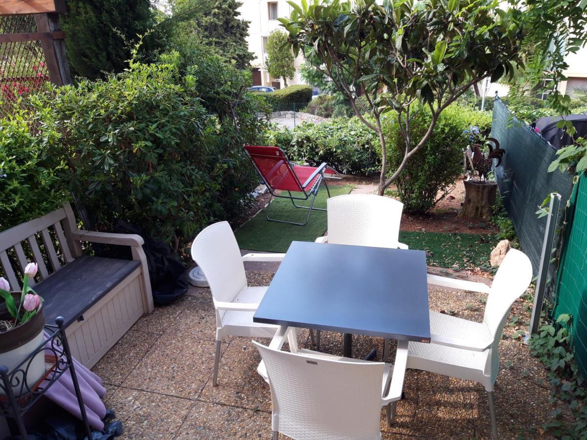 T2, Jardin, Veranda Chambre, Climatisation, Parking Privatif, Proche A Pied Centre, Plage, Gare, Pour 3 Adultes Ou 2 Adultes Avec 2 Enfants Bandol Eksteriør bilde