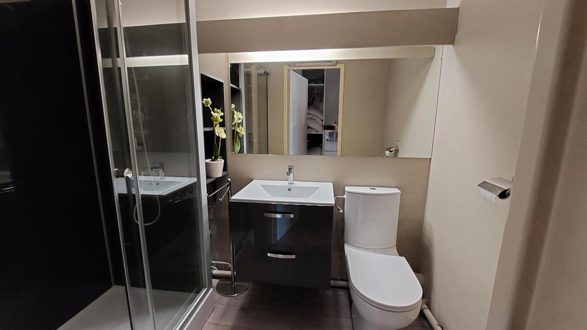 T2, Jardin, Veranda Chambre, Climatisation, Parking Privatif, Proche A Pied Centre, Plage, Gare, Pour 3 Adultes Ou 2 Adultes Avec 2 Enfants Bandol Eksteriør bilde